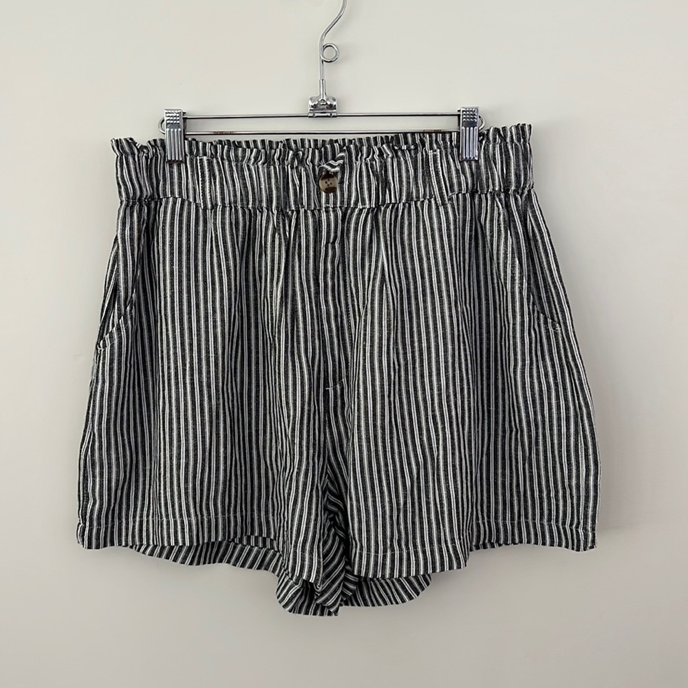 Thread & Supply Black and White Striped Women Shorts
